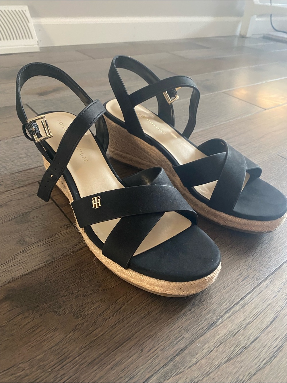 NEW Tommy Hilfiger Black Espadrille Wedge Sandals Size 9 Women’s